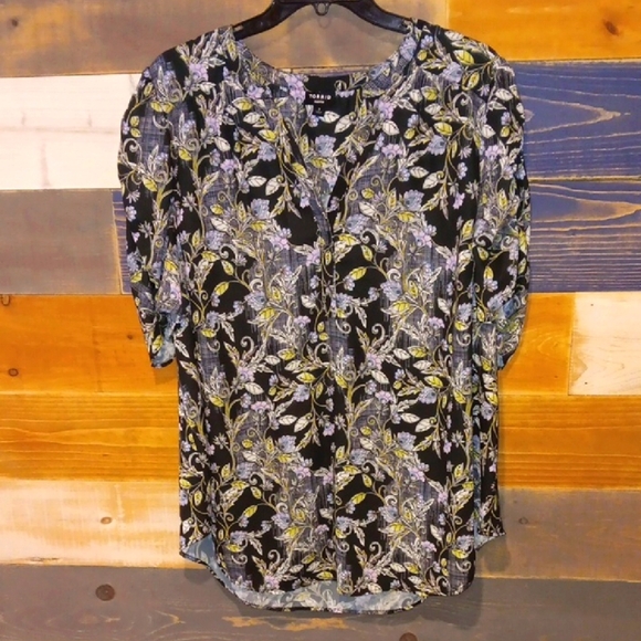 Torrid Floral Black and Green Blouse Top Size 3 - Picture 2 of 8